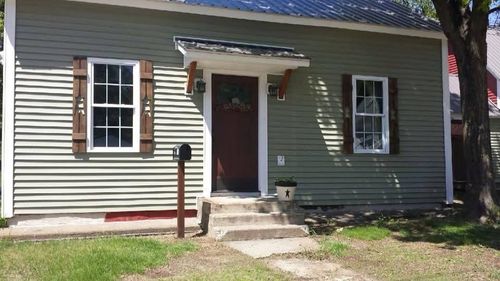 147 South St, Springfield, VT, 05156-3219 | Card Image