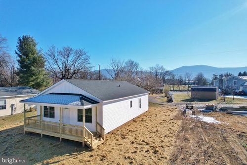 240 Deford Ave, STANLEY, VA, 22851-3746 | Card Image