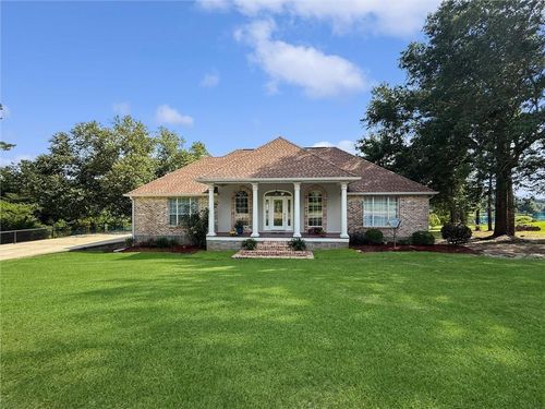 19504 Pinewood Rd, Bogalusa, LA, 70427-8577 | Card Image