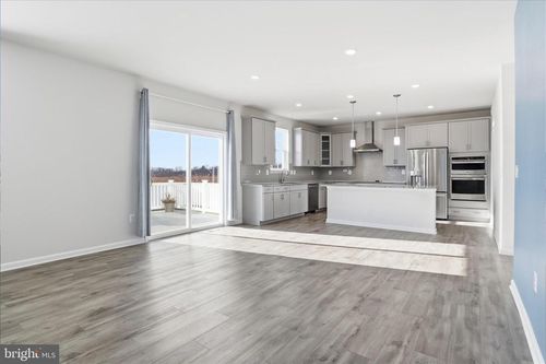 889 Barksdale Dr, CHARLES TOWN, WV, 25414-6068 | Card Image