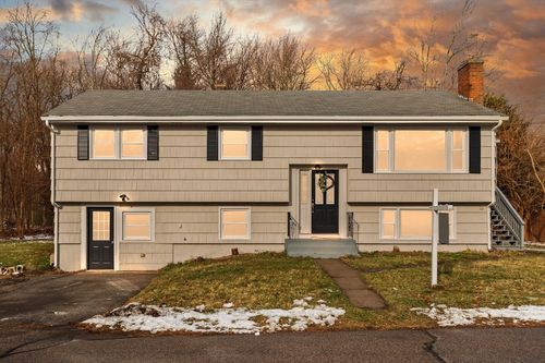 8 Maple Ln, Millbury, MA, 01527-3321 | Card Image