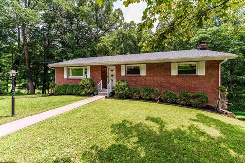 922 Henry Dr, Fairmont, WV, 26554-5019 | Card Image