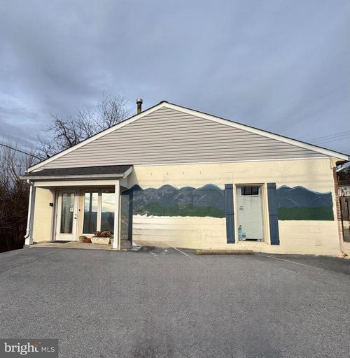 606 Massanutten Ave, FRONT ROYAL, VA, 22630-2833 | Card Image