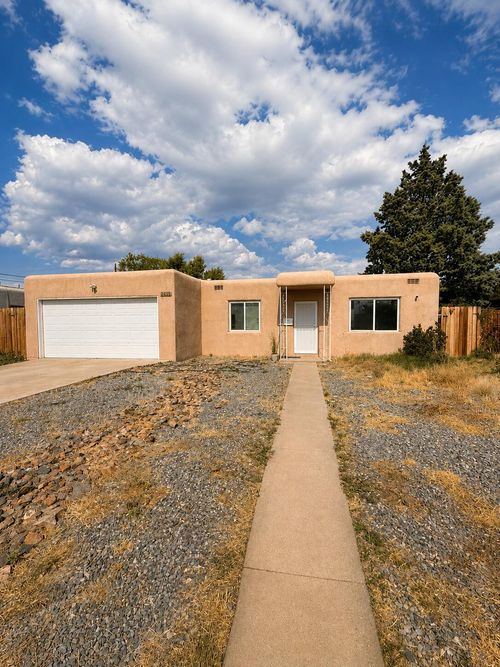 2442 Valencia Dr Ne, Albuquerque, NM, 87110-4013 | Card Image