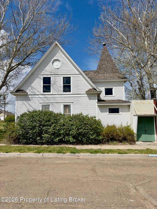 105 3rd Ave Sw, Beach, ND, 58621 | Card Image