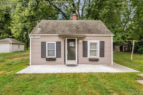 19114 Toepfer Dr, Eastpointe, MI, 48021-2768 | Card Image