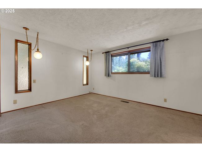 1770 W 28 Th Ave, House other with 3 bedrooms, 2 bathrooms and 2 parking in Eugene OR | Image 21