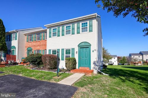 245 Robin Hill Cir, YORK, PA, 17404-8349 | Card Image