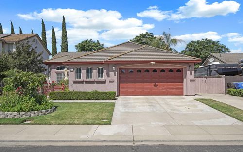 573 Fribourg Ln, Manteca, CA, 95337-6663 | Card Image