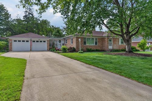 3104 Hillcrest Dr, Cedar Falls, IA, 50613-5706 | Card Image