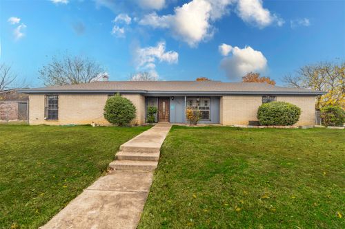 3241 Bunker Hill Dr, Forest Hill, TX, 76140-1901 | Card Image