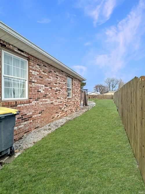 821 N East St, Tipton, IN, 46072-1026 | Card Image