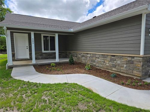904 N 9th St, Neodesha, KS, 66757-1317 | Card Image