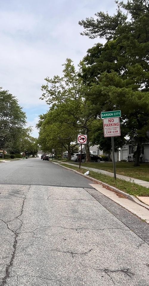 44 Commander Ave, Hempstead, NY, 11550-1908 | Card Image