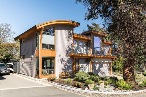 220 Moss Rock Pl, Victoria, BC, V8S1E6 | Card Image