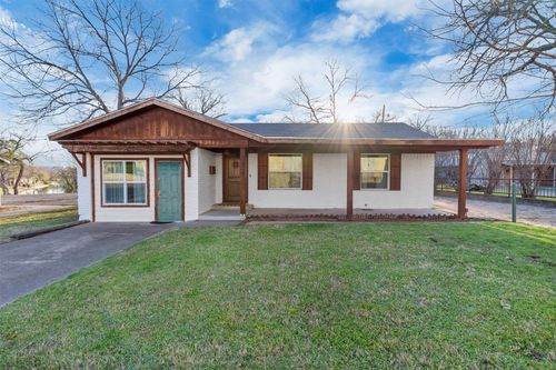 212 N Crockett St, Granbury, TX, 76048-2129 | Card Image