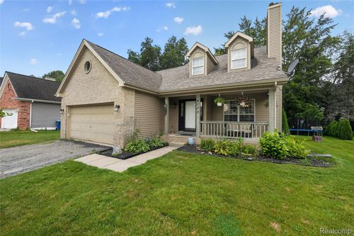 16130 Aspen Hollow Dr, Fenton, MI, 48430-9138 | Card Image