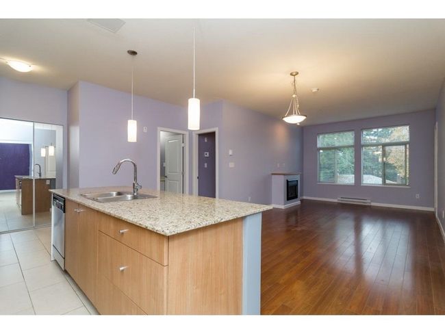 302 - 15388 101 Avenue, Condo with 2 bedrooms, 2 bathrooms and 2 parking in Surrey BC | Image 3