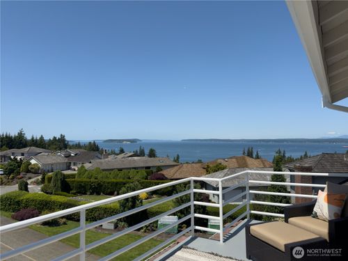 1621 Edgemoor Ln, Everett, WA, 98203-1672 | Card Image