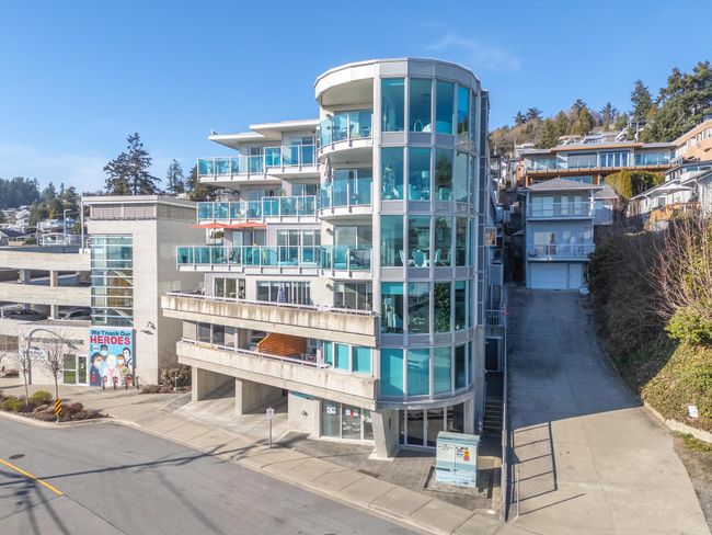 202 - 14955 Victoria Avenue, Condo with 1 bedrooms, 1 bathrooms and 1 parking in White Rock BC | Image 2