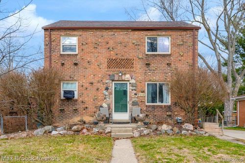 2208 Avondale St, Sylvan Lake, MI, 48320-1712 | Card Image
