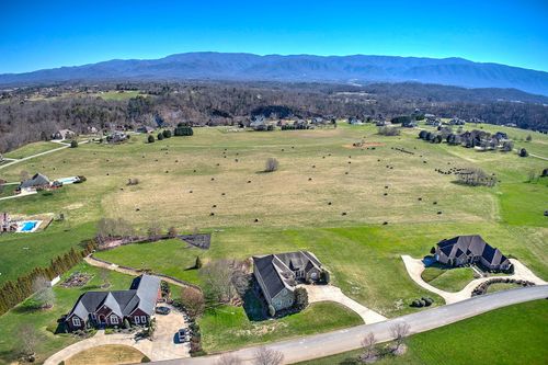 4 Waterstone Cir, Greeneville, TN, 37745-3788 | Card Image