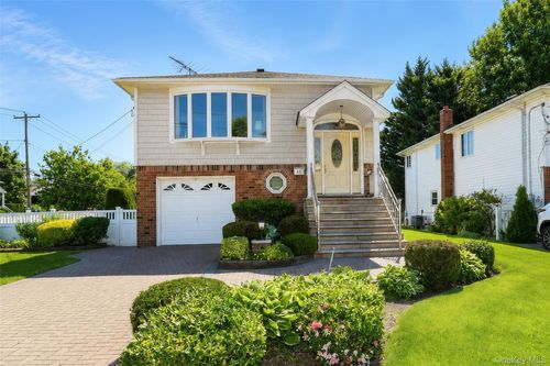 49 Lee Avenue, North Hempstead, NY, 11507 | Card Image
