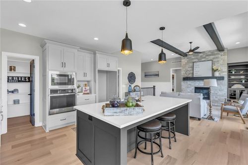 16922 S Illusion St, Olathe, KS, 66062-6623 | Card Image