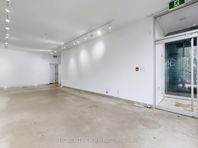 899 Dundas St W, Home with 0 bedrooms, 1 bathrooms and null parking in Toronto ON | Image 7