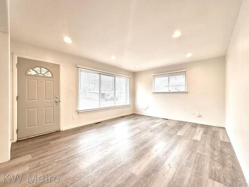 13231 Albany St, Oak Park, MI, 48237-2809 | Card Image