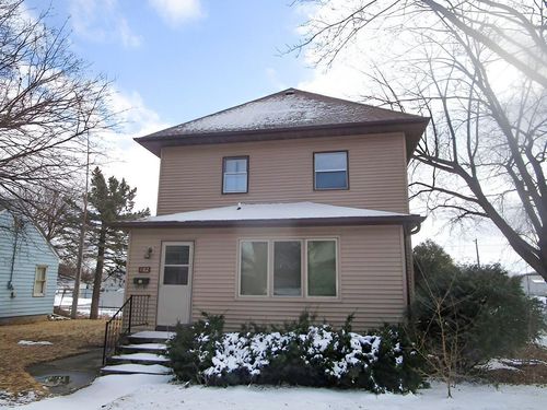 402 E Flynn St, Redwood Falls, MN, 56283-2150 | Card Image