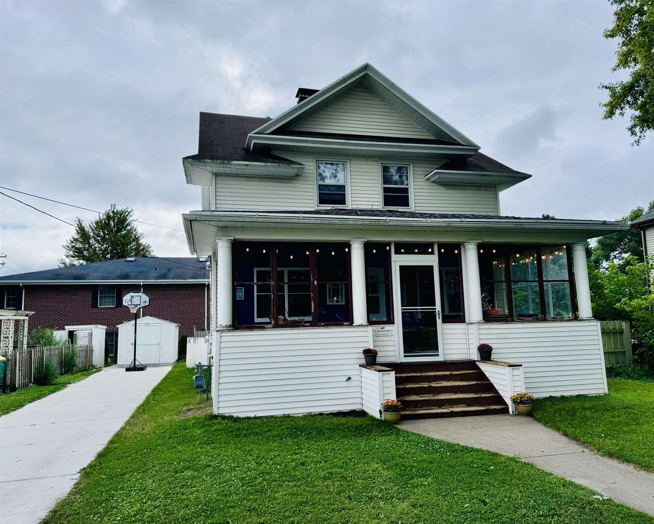 Clay St, Green Bay, WI 54301