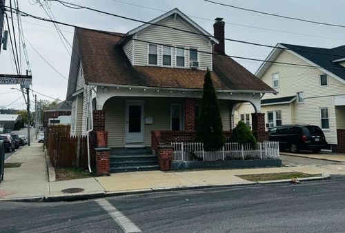 2 Parkview Ave, Providence, RI, 02905-2920 | Card Image