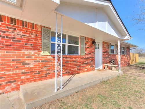 121 W Fourth St, Union City, OK, 73090-9643 | Card Image