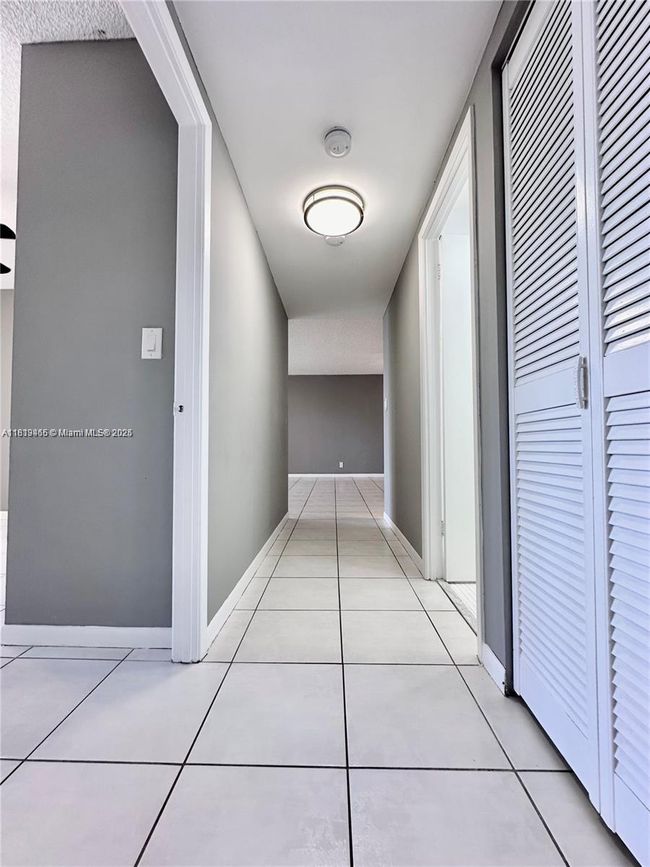 APT-1215 - 2500 Parkview Dr, Condo with 2 bedrooms, 2 bathrooms and null parking in Hallandale Beach FL | Image 16
