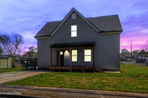 604 Middle St, Maryville, TN, 37804-3225 | Card Image