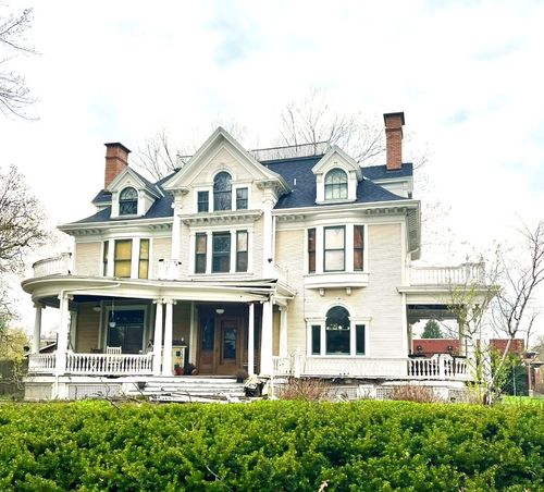 2020 Maine St, Quincy, IL, 62301-4346 | Card Image