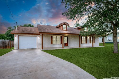 101 Sylvester St, Poth, TX, 78147-1123 | Card Image