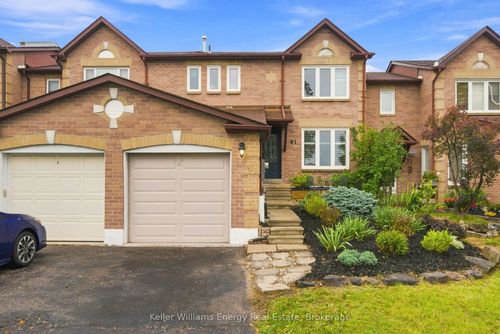 61 Fernbank Pl, Whitby, ON, L1R1T1 | Card Image