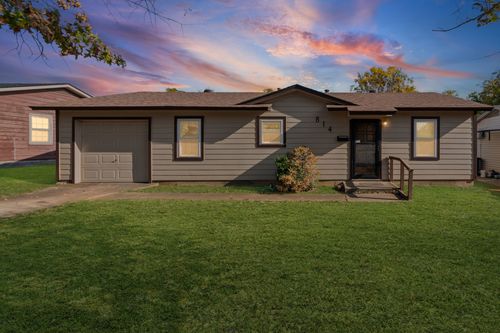 814 Bell Dr, Euless, TX, 76039-3302 | Card Image