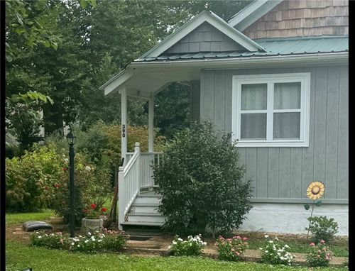 390 Park St, Urbanna, VA, 23175-2025 | Card Image