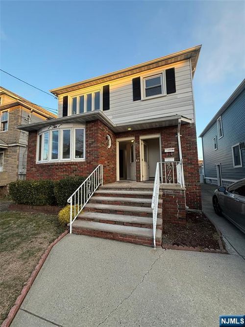 10 4th St, North Arlington, NJ, 07031-4820 | Card Image