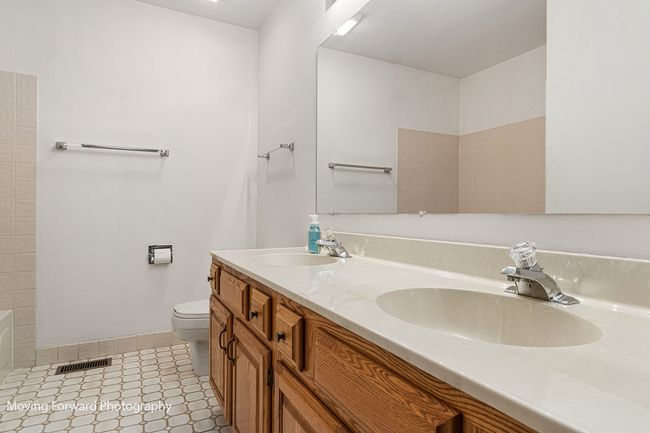 4331 N Cottonwood Trl, House other with 4 bedrooms, 3 bathrooms and 2 parking in Hoffman Estates IL | Image 22