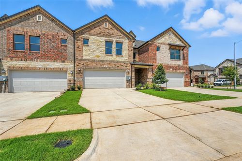 3315 Dilworth Dr, Grand Prairie, TX, 75050-8007 | Card Image