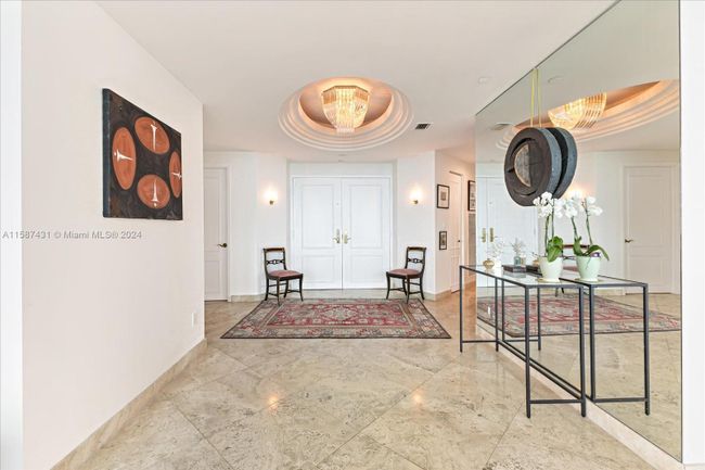 1001 - 300 S Pointe Dr, Condo with 3 bedrooms, 2 bathrooms and null parking in Miami Beach FL | Image 9