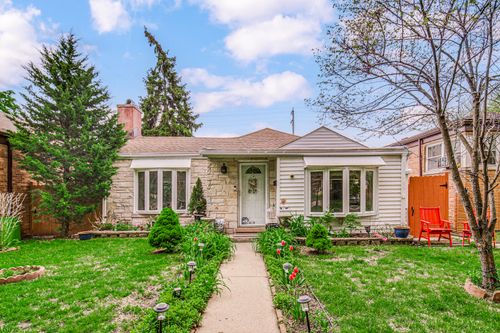 1604 Dobson St, Evanston, IL, 60202-3722 | Card Image