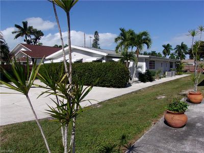 831 102nd Ave N, Home with 6 bedrooms, 2 bathrooms and null parking in Naples FL | Image 3