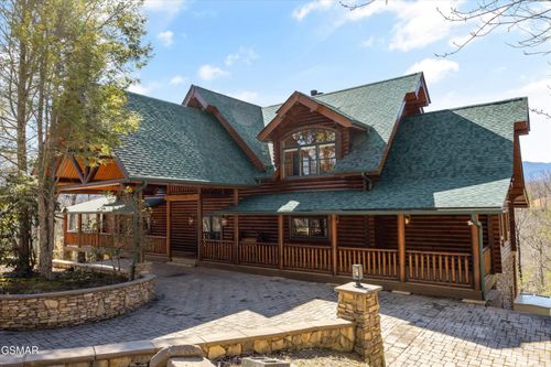611 Pinnacle Vista Rd, Gatlinburg, TN, 37738-6594 | Card Image