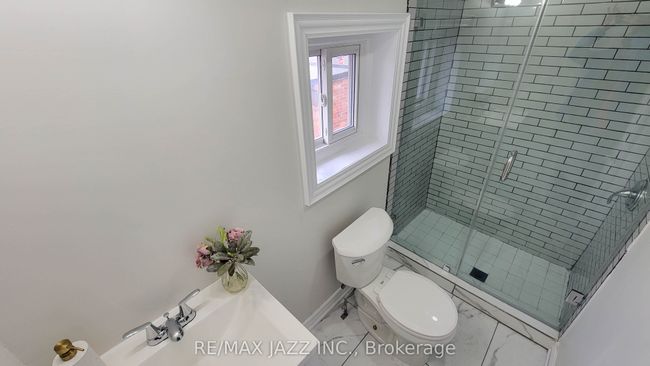 7 Maple St, House other with 5 bedrooms, 2 bathrooms and 1 parking in Oshawa ON | Image 11