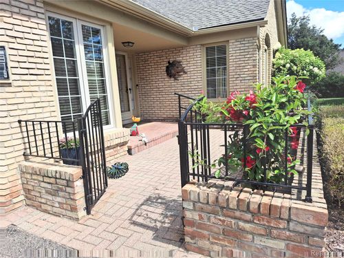 6319 Celeste Rd, West Bloomfield, MI, 48322-1320 | Card Image